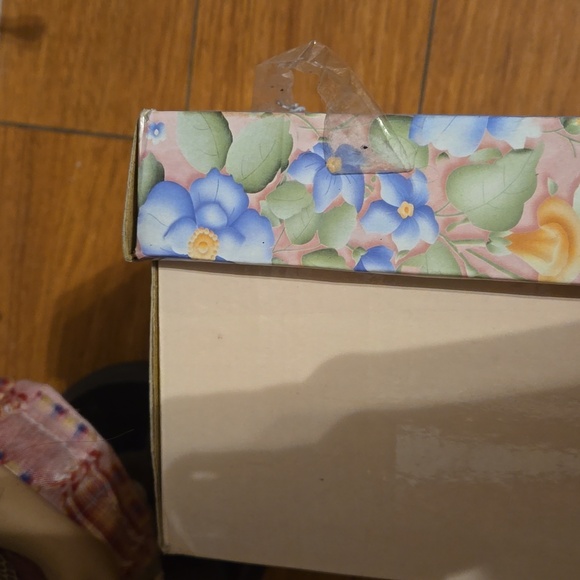 Vanessa ricardi doll 2004 with her box and stand she have all her object - Picture 10 of 10